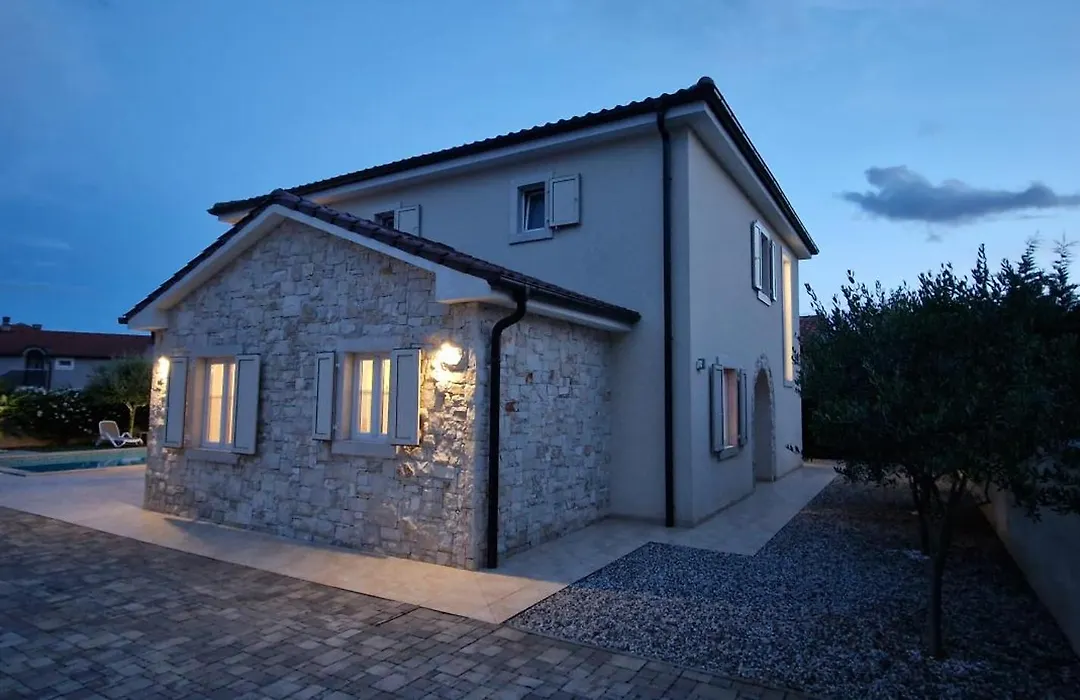 Villa Martina s bazenom,5 soba-1