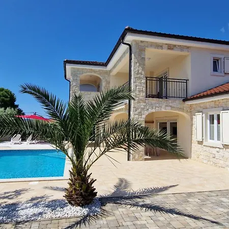 Villa Martina s bazenom,5 soba-3